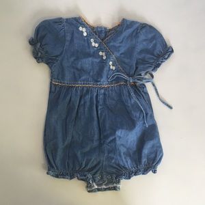 Vintage romper, daisy details, perfect for summer!